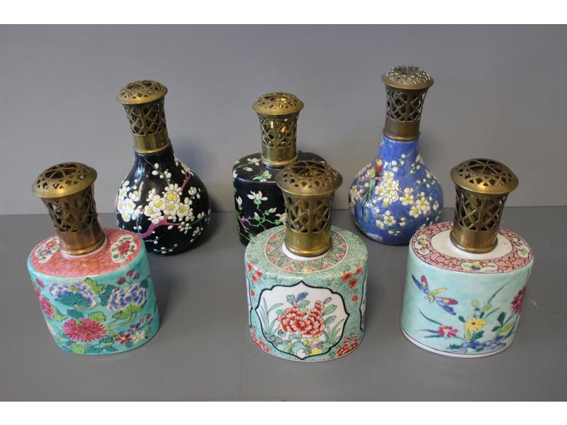 SIX LAMPES BERGER en porcelaine, quatre de...