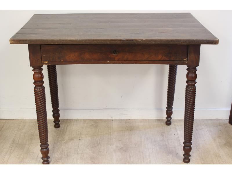 TABLE rectangulaire en acajou et placage...