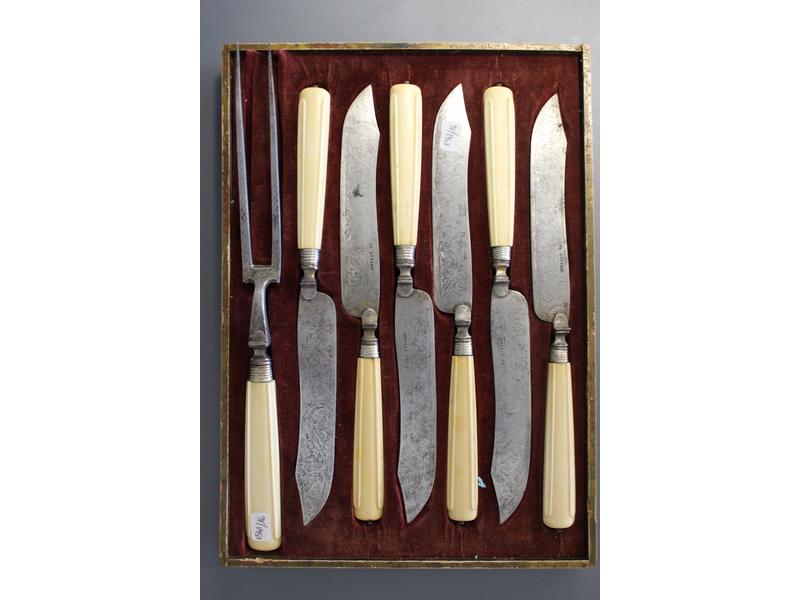 SUITE DE SIX COUTEAUX de service (Long. 26...