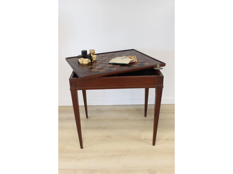 TABLE A JEU DE JACQUET en acajou massif,...