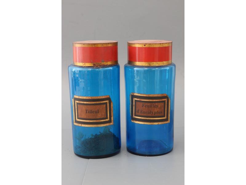 PAIRE DE POTS A PHARMACIE en verre bleu,...