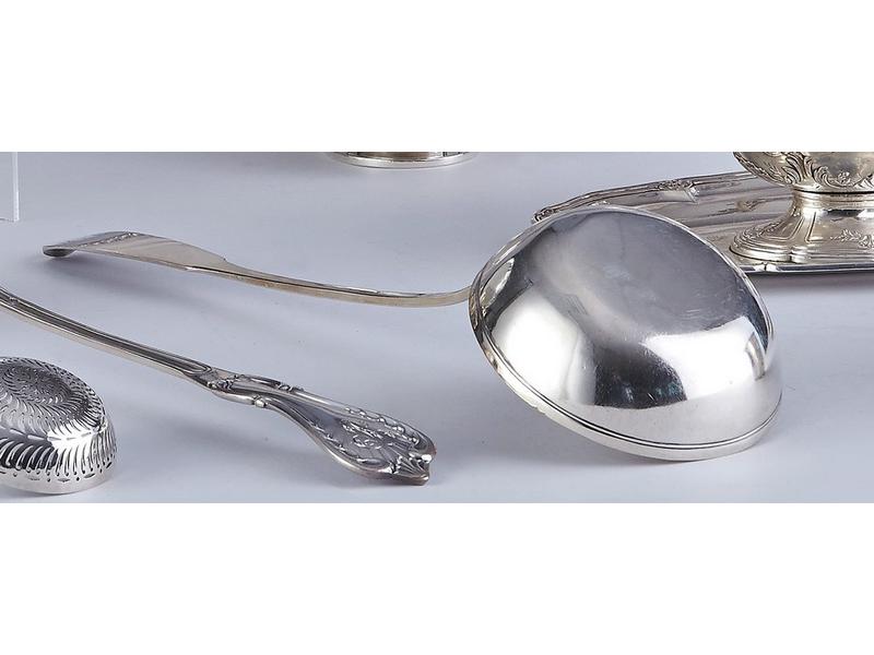 LOUCHE en argent modèle à baguette.