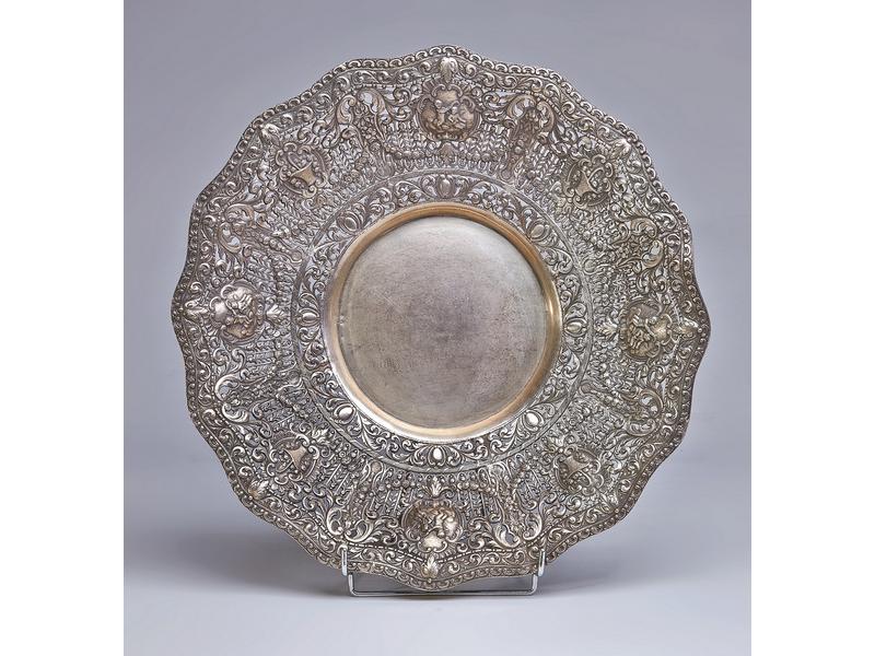 GRANDE CORBEILLE en argent de forme ronde...