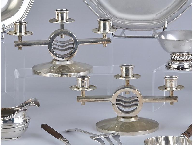 PAIRE DE CHANDELIERS à trois lumières en...