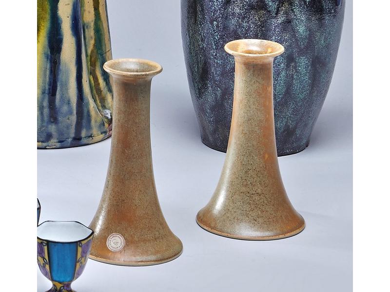 PAIRE DE VASES fuselés en grès émaillé beige,...