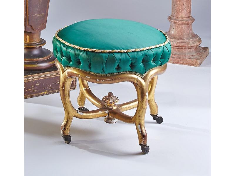 TABOURET circulaire en bois doré reposant...