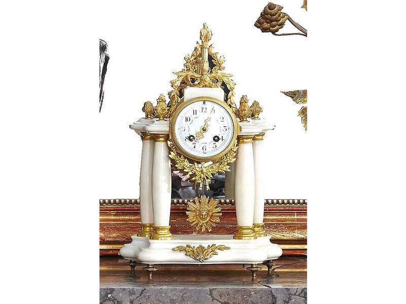 PENDULE PORTIQUE en marbre blanc et bronze...
