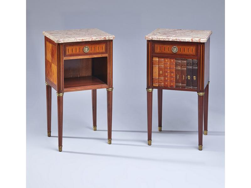 DEUX CHEVETS en placage d'acajou et marqueterie...