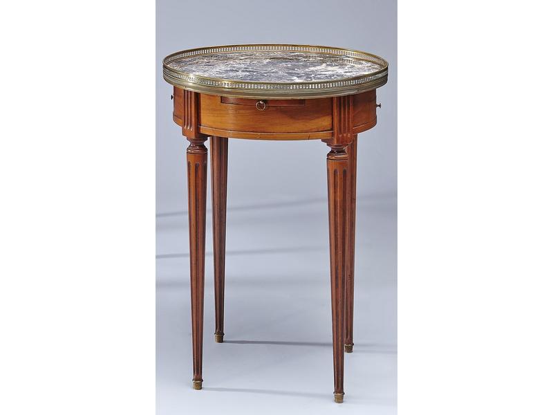 TABLE BOUILLOTTE en noyer façon acajou, ouvrant...