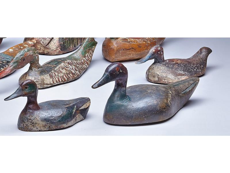 TROIS CANARDS OU APPELANTS en bois polychrome...