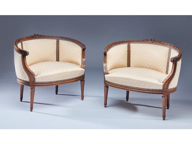 PAIRE DE PETITS FAUTEUILS CORBEILLES en hêtre...