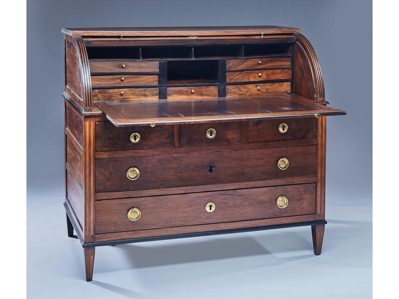 BUREAU A CYLINDRE en noyer, façon acajou,...
