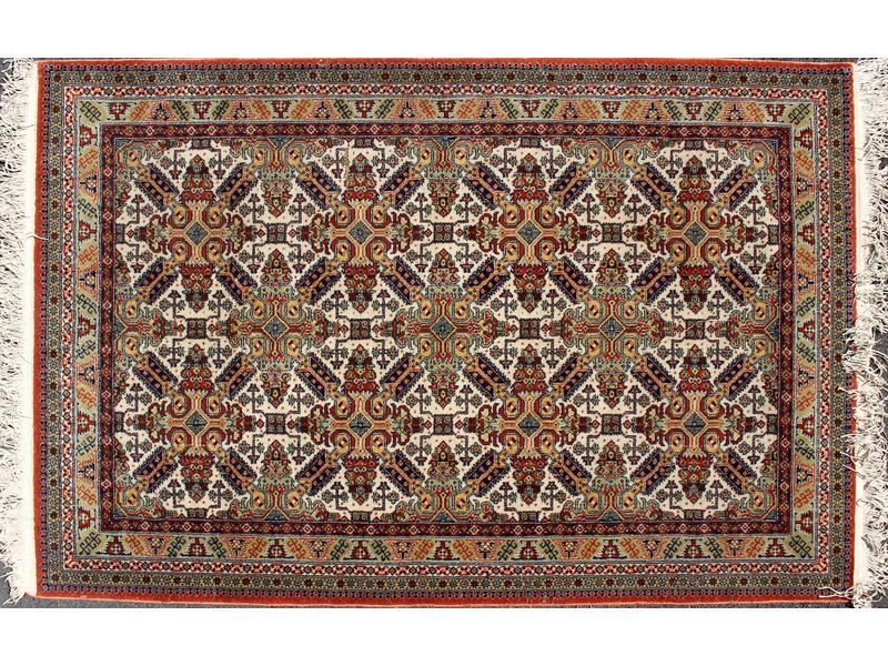 TAPIS en laine à motif de croisillons géométriques...