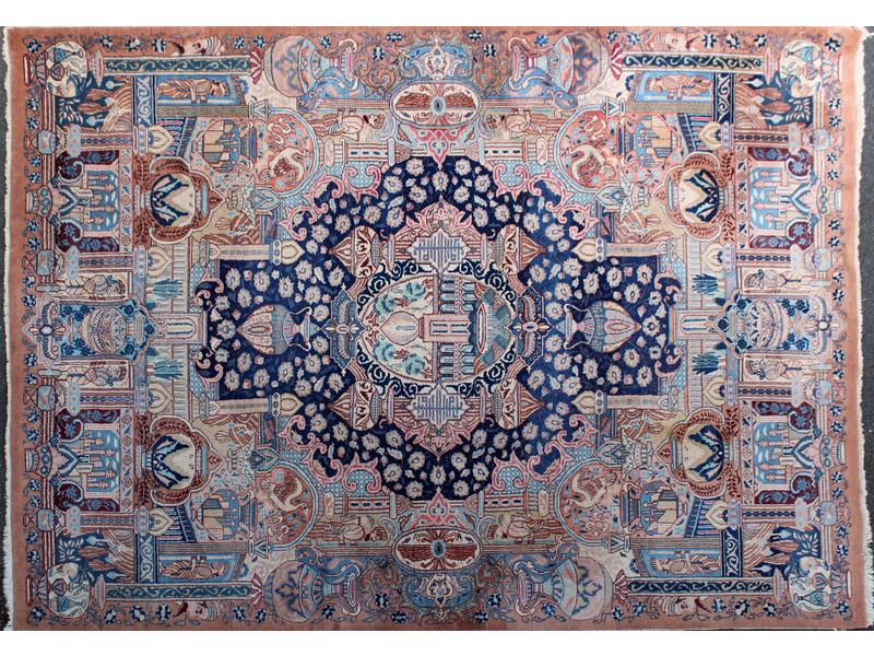 TAPIS en laine polychrome à décor animé de...