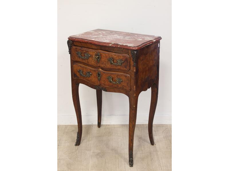 TABLE DE CHEVET en bois de placage, ouvrant...