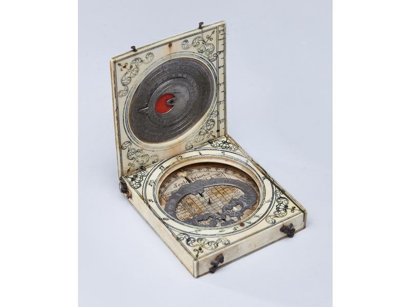 CADRAN SOLAIRE de poche pouvant former calendrier...