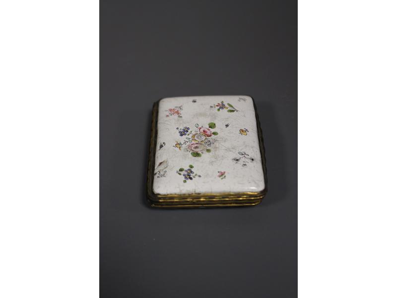 BOÎTE rectangulaire à couvercle bombé, en...