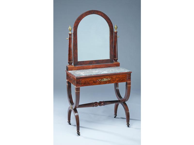 COIFFEUSE à miroir en psyché en acajou et...
