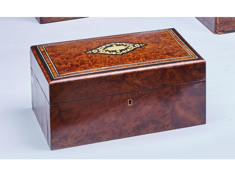 COFFRET A BIJOUX rectangulaire, en placage...