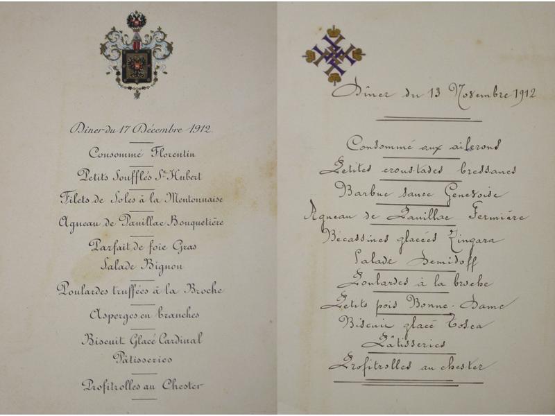 DEUX MENUS sur papier aux Armes gaufrées...