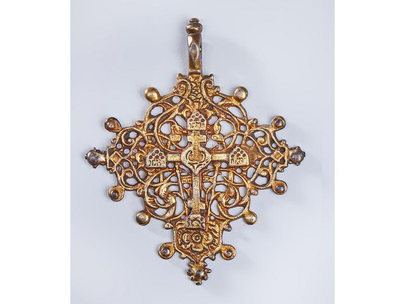 PENDENTIF-CROIX orthodoxe en bronze doré...