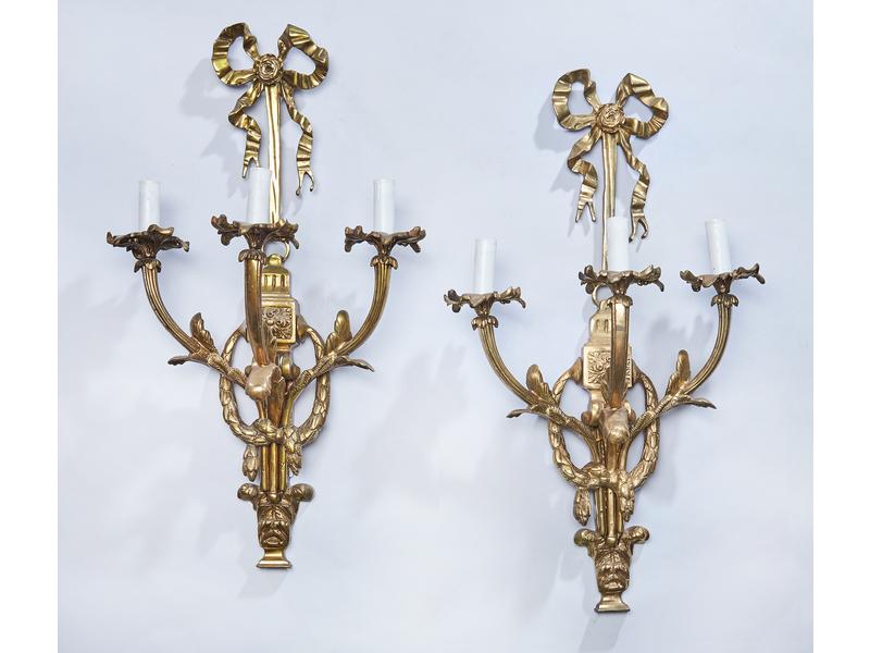 PAIRE DE GRANDES APPLIQUES en bronze doré...