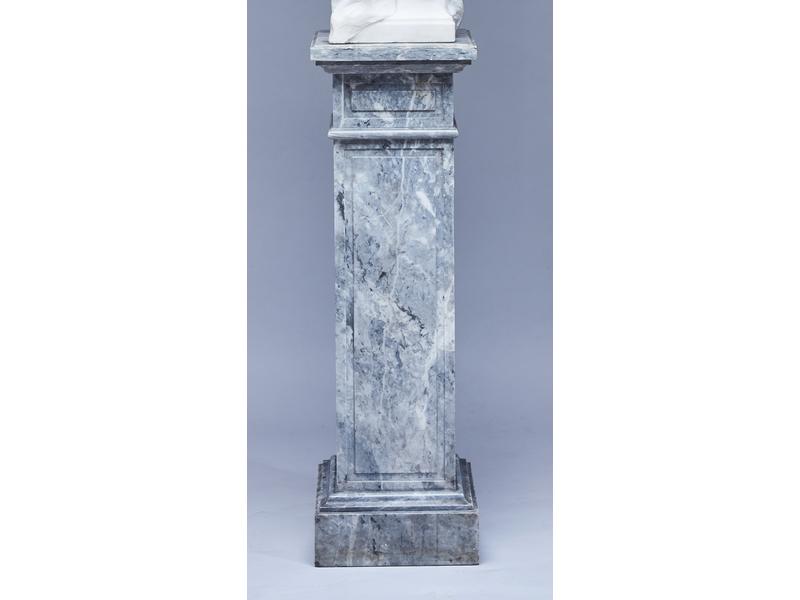 SELETTE COLONNE de section carrée en marbre...
