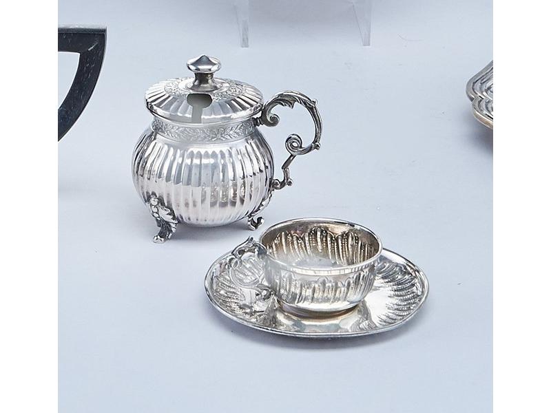 DEUX PIÈCES MINIATURES en argent : moutardier...