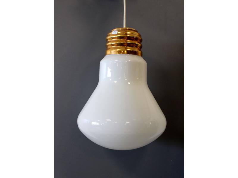 SUSPENSION en forme d'ampoule, en verre opalescent...
