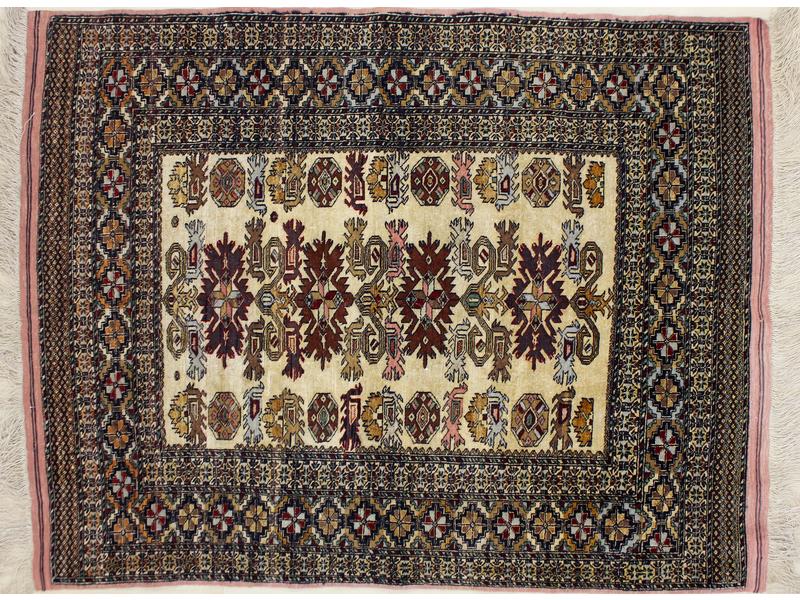 TAPIS en laine et soie polychrome à décor...