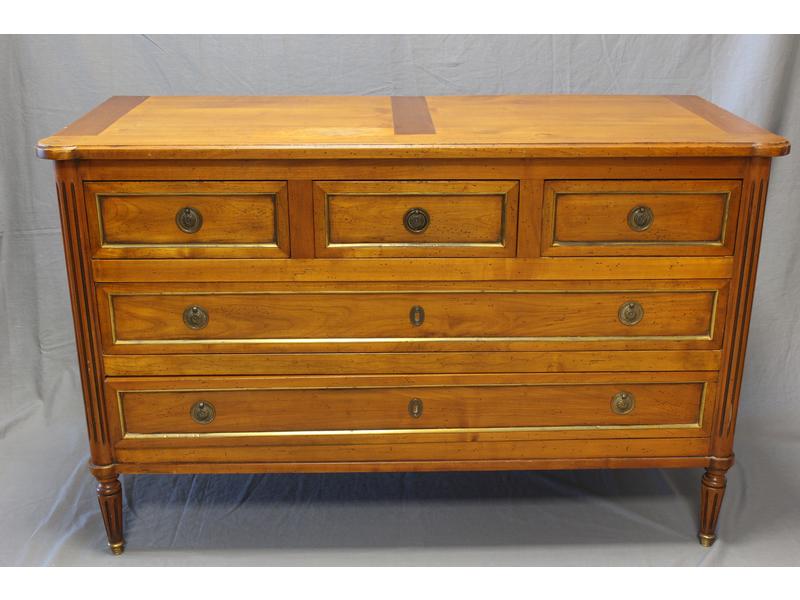 COMMODE rectangulaire en merisier ouvrant...