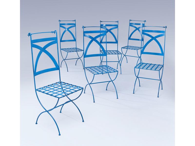 SUITE DE SIX CHAISES à haut dossier en fer...