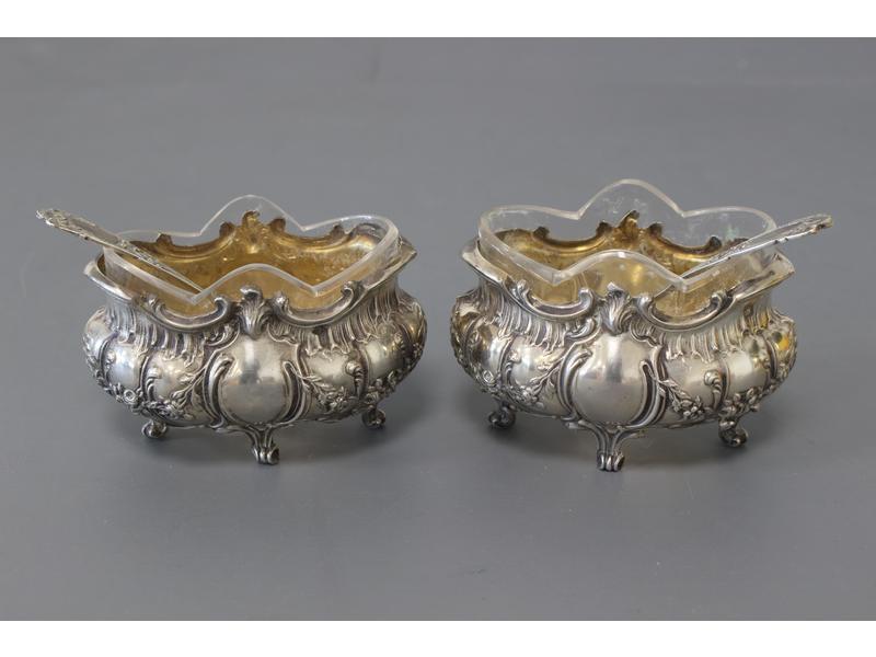 PAIRE DE SALERONS et PELLES en argent à décor...