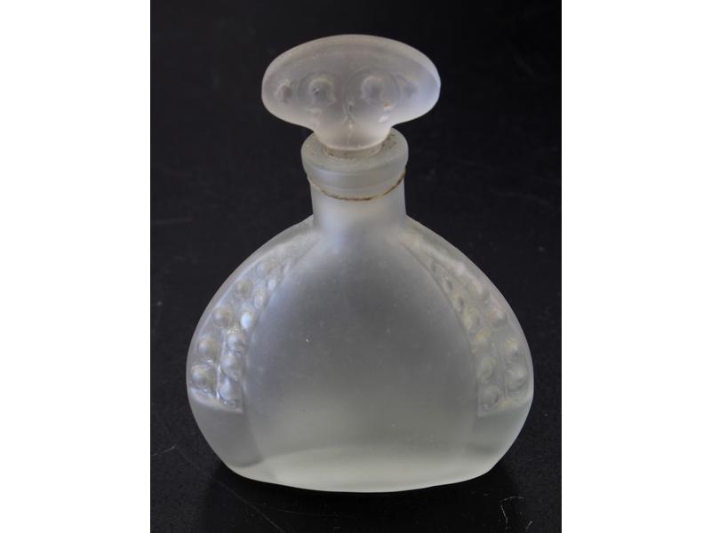FLACON DE PARFUM en forme de gourde applatie,...