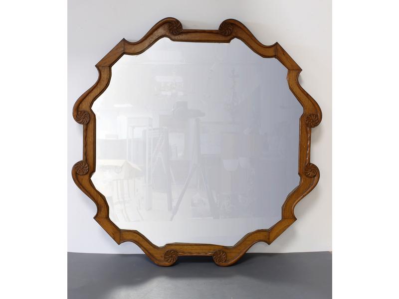 MIROIR de forme chantourné, dans un cadre...