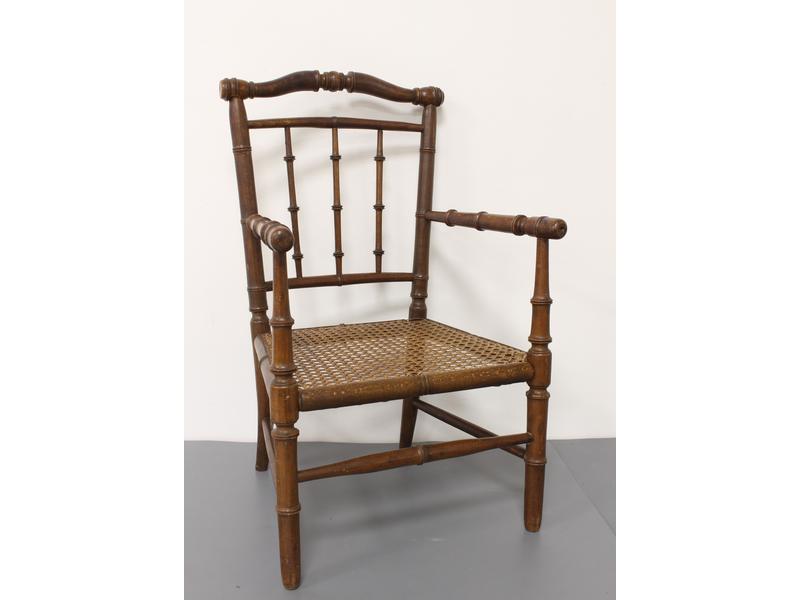 FAUTEUIL D'ENFANT en bois tourné façon bambou,...