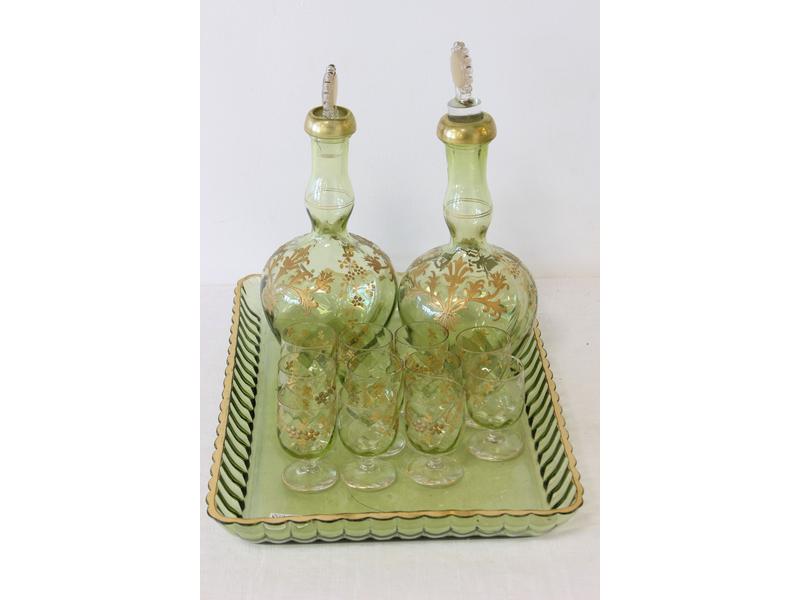 SERVICE À LIQUEUR en verre vert à réhaut...