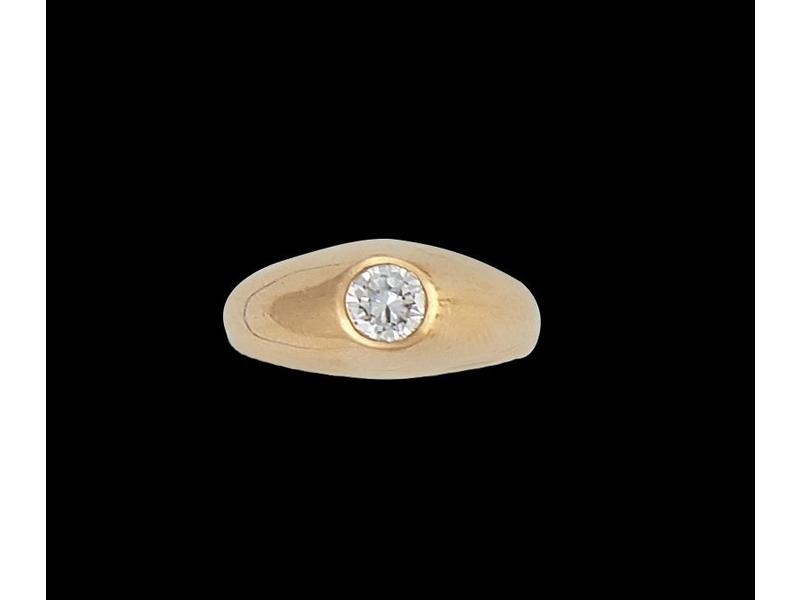 BAGUE type chevalière en or jaune 18K sertie...