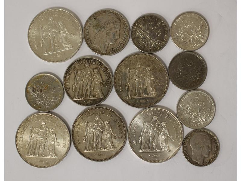 MONNAIES en argent comprenant:
