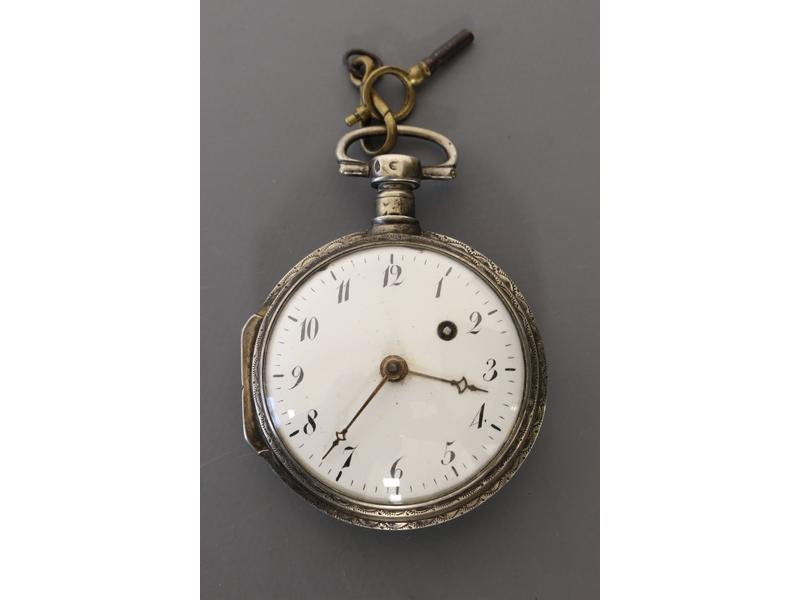 MONTRE DE POCHE en argent, à cadran émaillé...