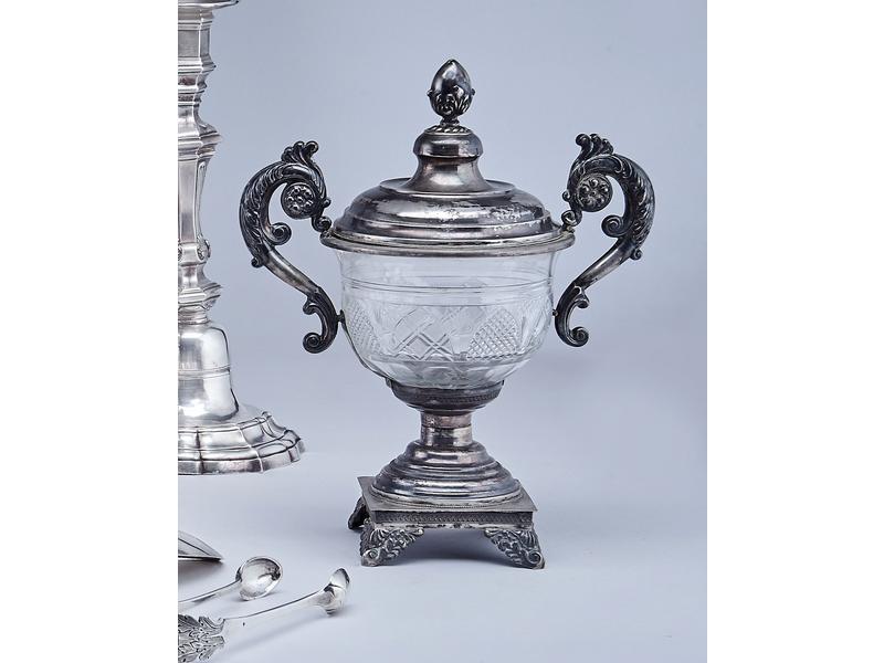 DRAGEOIR en argent et corps en cristal taillé,...