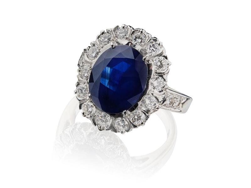 BAGUE MARGUERITE en or gris 18K, sertie d'un...