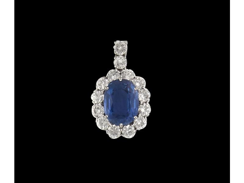 PENDENTIF MARGUERITE en or blanc 18K, orné...