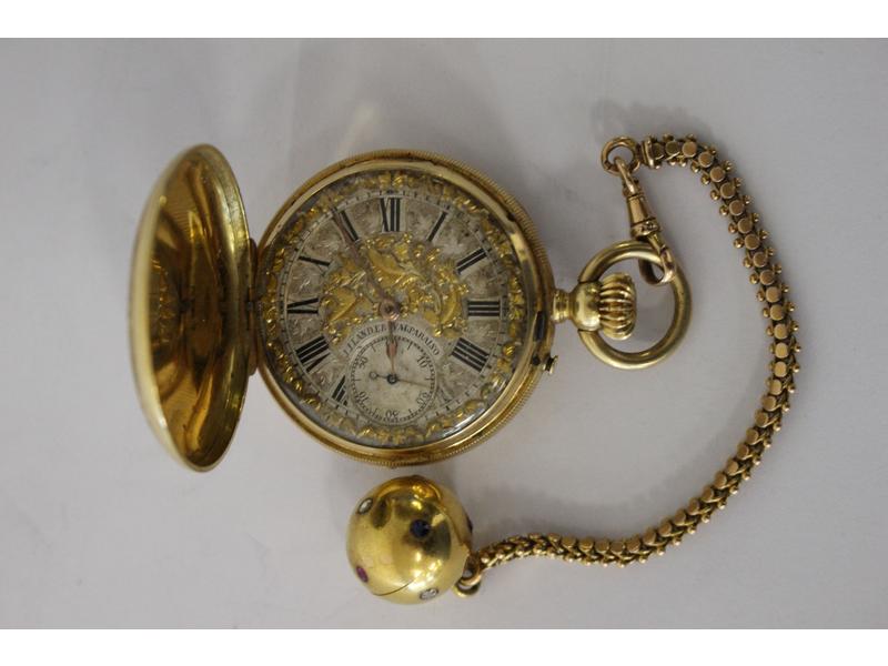 MONTRE DE POCHE en or jaune 18K, à double...
