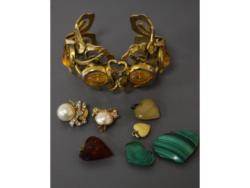 LOT DE BIJOUX FANTAISIE comprenant :