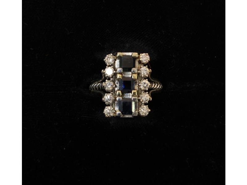 BAGUE rectangulaire en or gris 18K sertie...