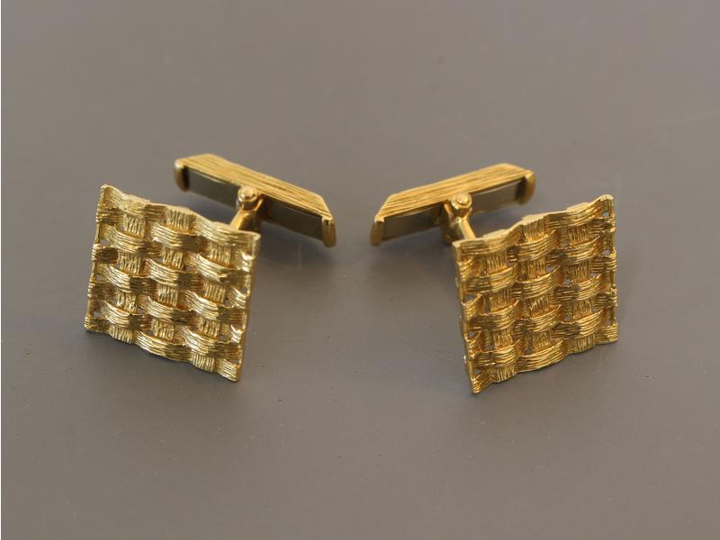 PAIRE DE BOUTONS DE MANCHETTES en or jaune...