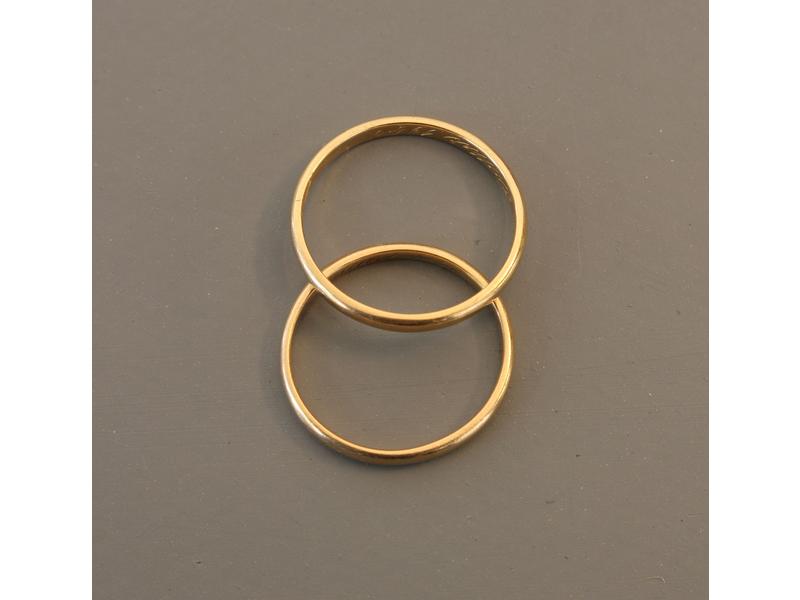 PAIRE D'ALLIANCES en or jaune 18K chiffr...