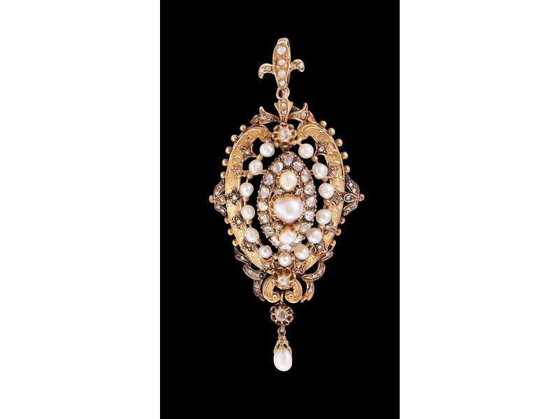 BROCHE OVALE en or jaune 18K sertie de 17...
