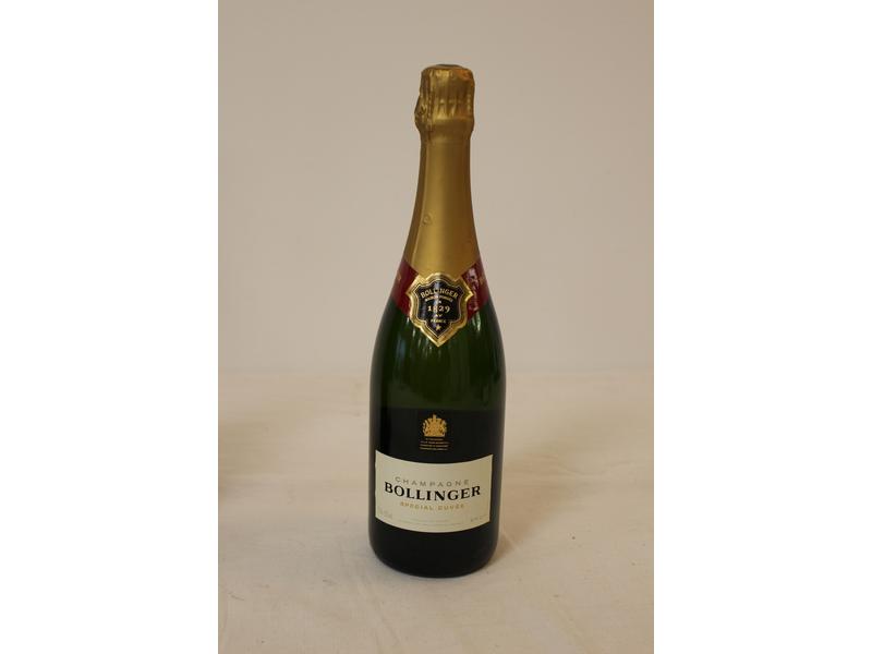 1 Blle Champagne BOLLINGER Brut Spécial Cuvée
Présentation...